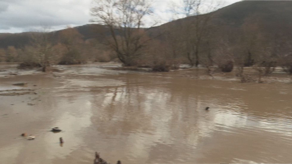 Опасно високи води след дъждовете в Югоизточна България