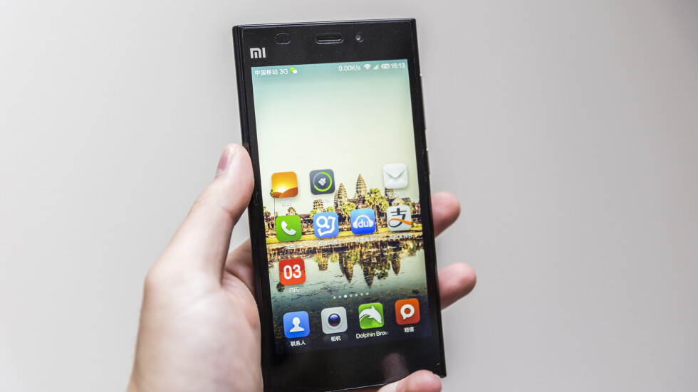 Китайският технологичен гигант Xiaomi открива фабрика за смартфони край Истанбул