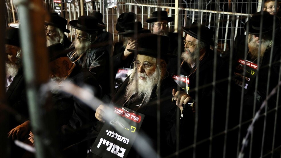 Сблъсъци и арести в Израел: Ортодоксални евреи не искат да спазват мерките (СНИМКИ)
