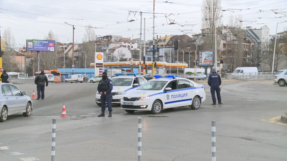 Ампутиран е единият крак на пешеходеца, ударен от тежка машина в София