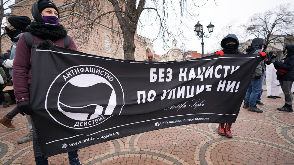 Протест в центъра на София срещу „Луковмарш“ (СНИМКИ)