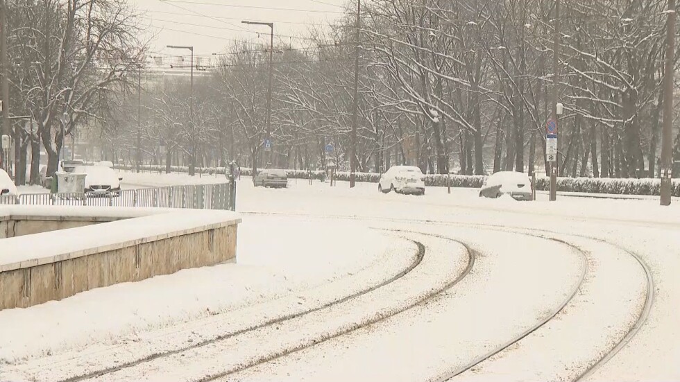 Заради снеговалежа в София: Скъсени са маршрутите на автобусите към Витоша