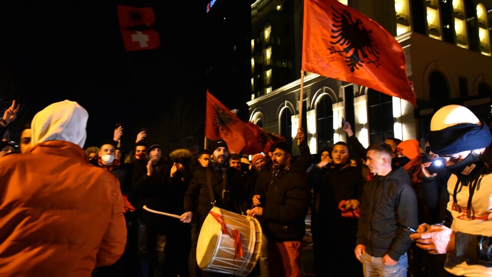 Внушителна победа за опозицията на изборите в Косово
