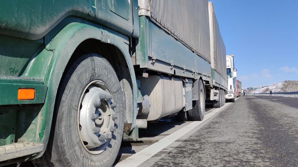 Възстановено е преминаването на товарни автомобили през "Кулата" и "Гюешево" 