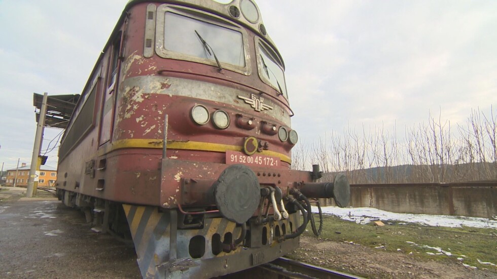 Пожар в локомотива на бърз влак по линията София - Варна