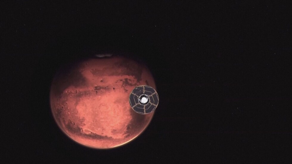 В търсене на минал живот: Космически апарат на НАСА се готви да кацне на Марс