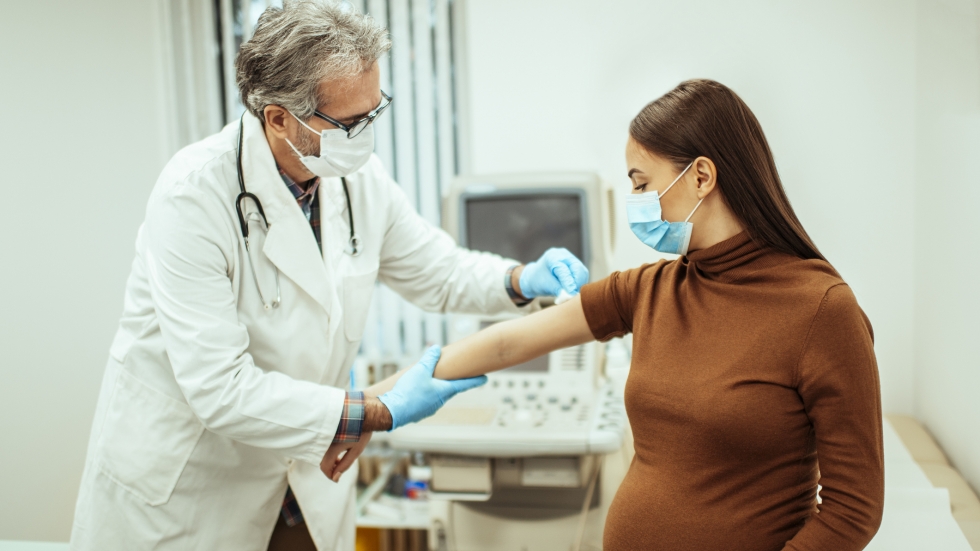 Започва тестване на ваксина срещу COVID-19 при бременни жени 