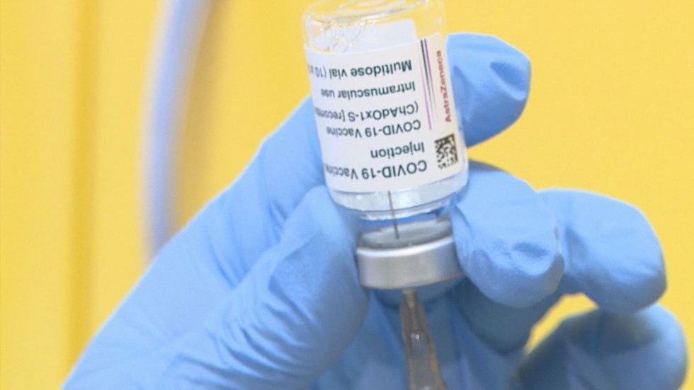 В очакване на новата доставка от „АстраЗенека“: Ваксинираха с последните дози в Бургас, Хасково и Добрич