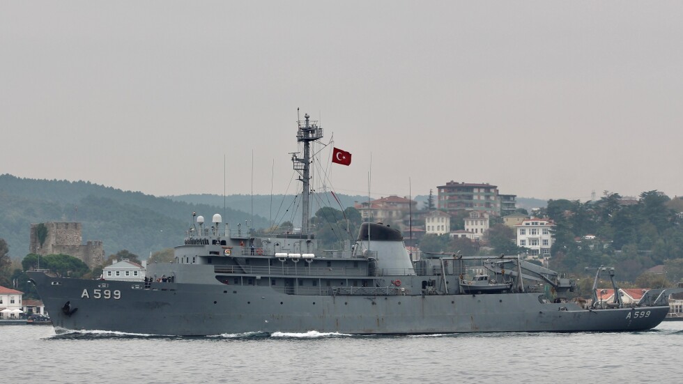 В опасна близост: Гърция и Турция провеждат военни учения в района на Егейско море