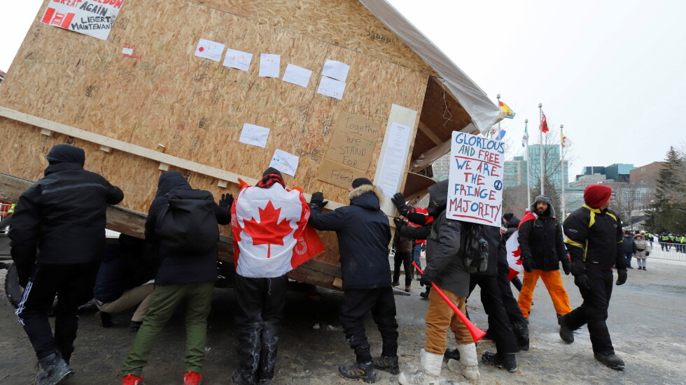 Протестът в Канада срещу COVID мерките: Извънредно положение в Отава