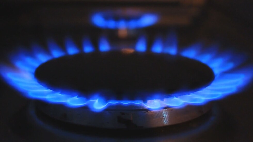 По-евтин природен газ през октомври