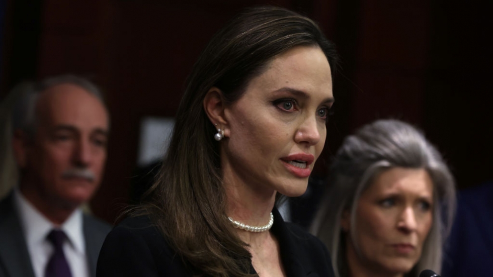 Анджелина Джоли: Домашното насилие започва да се приема за нормално