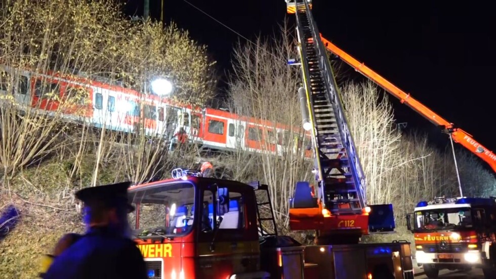 Един загинал и много ранени във влакова катастрофа в Германия