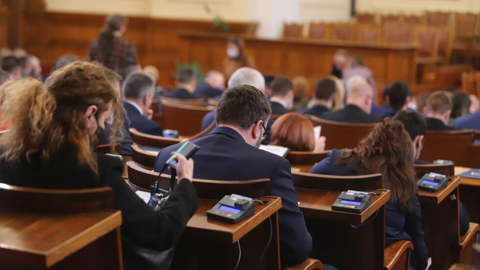 Депутатите гласуваха до 50 млн. лв. помощи за българи в Украйна