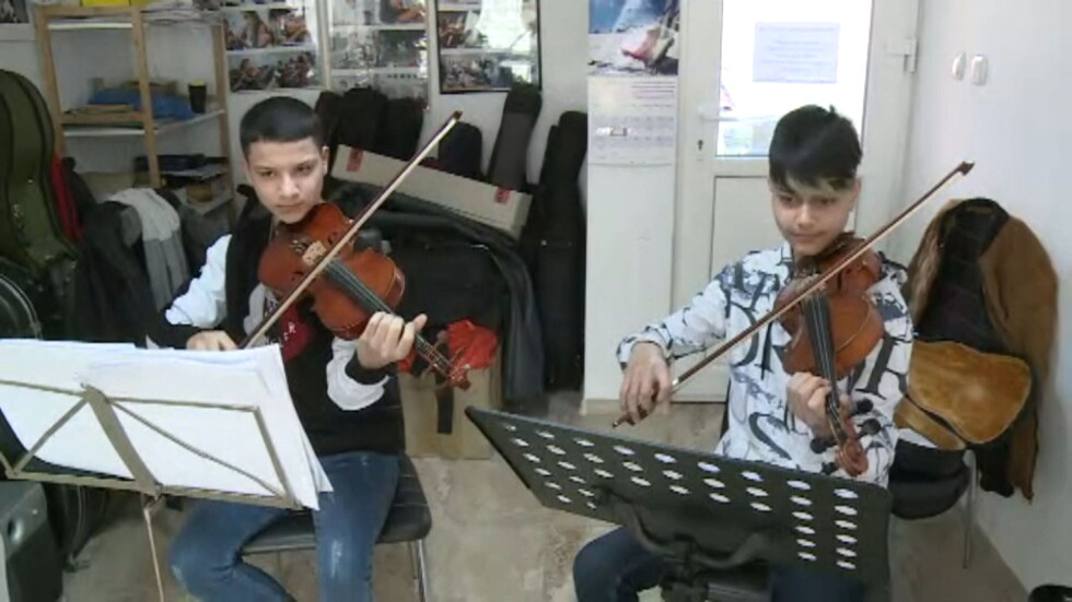 Деца от ромския квартал на Сливен ще свирят в Парижката филхармония