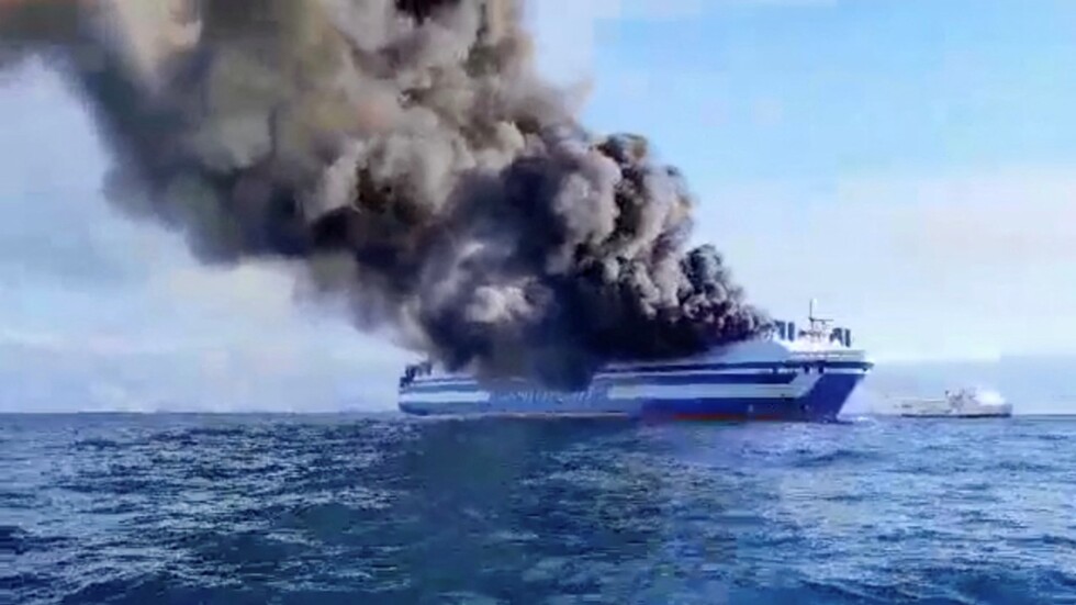 Пожар на ферибот, пътуващ от Гърция за Италия