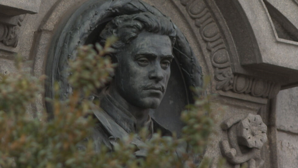 175 са паметниците на Левски в България и по света