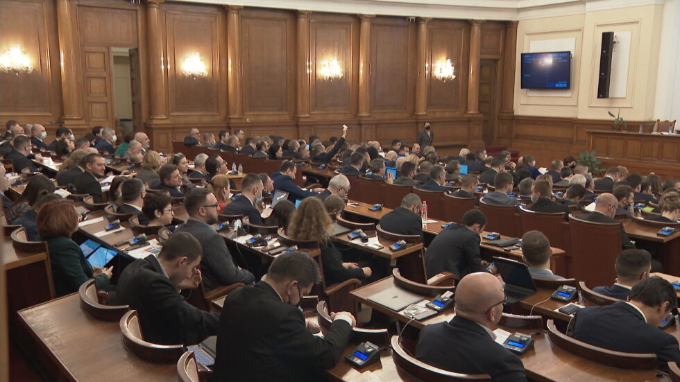 Второ среднощно заседание на депутатите за Бюджет 2022 (ОБЗОР)