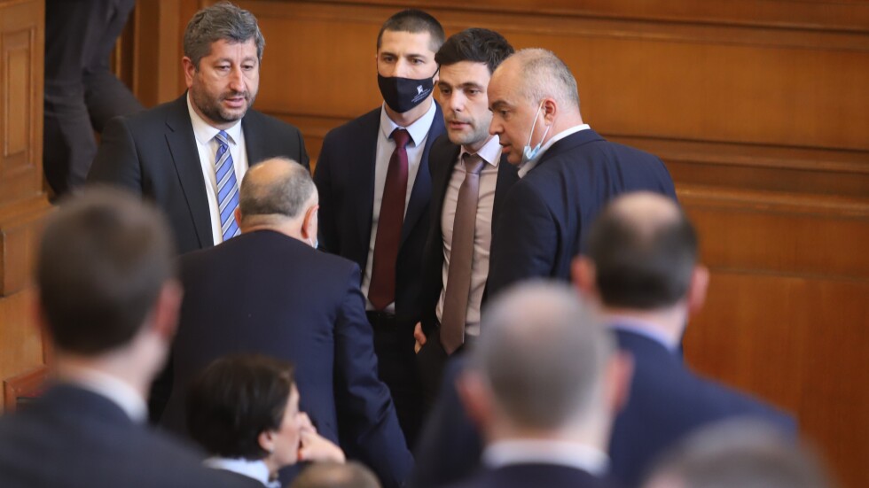 Депутатите прекъснаха работата си по Бюджет 2022 и се заеха с темата „Украйна“