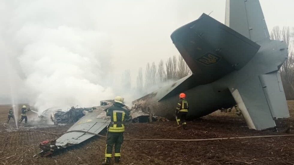 Украински военен самолет се разби близо до Киев