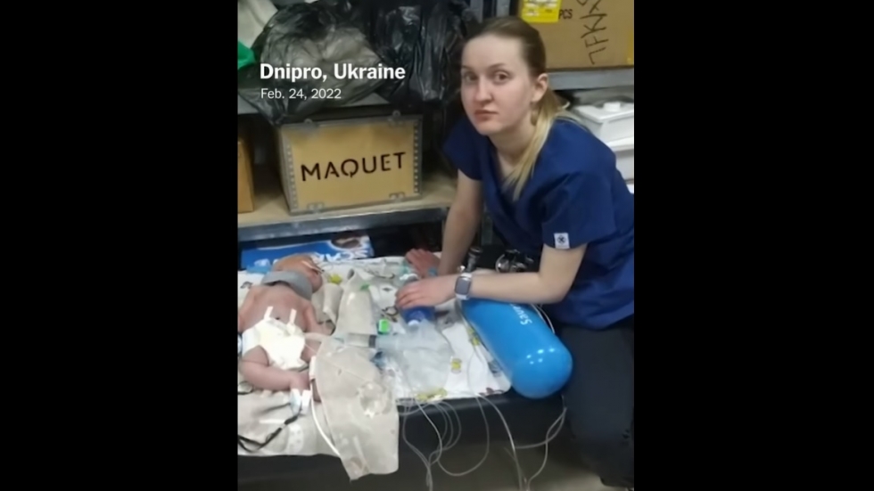 Новородените бебета в украинския град Днипро са преместени в импровизирано бомбоубежище (ВИДЕО)