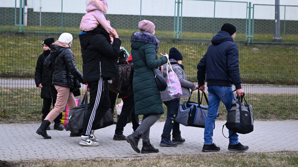 Екипът на bTV на полската граница: Очертава се хуманитарна катастрофа