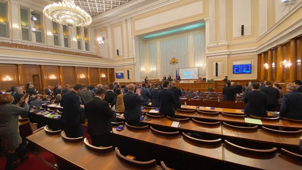 Депутатите приеха бюджета с аплодисменти