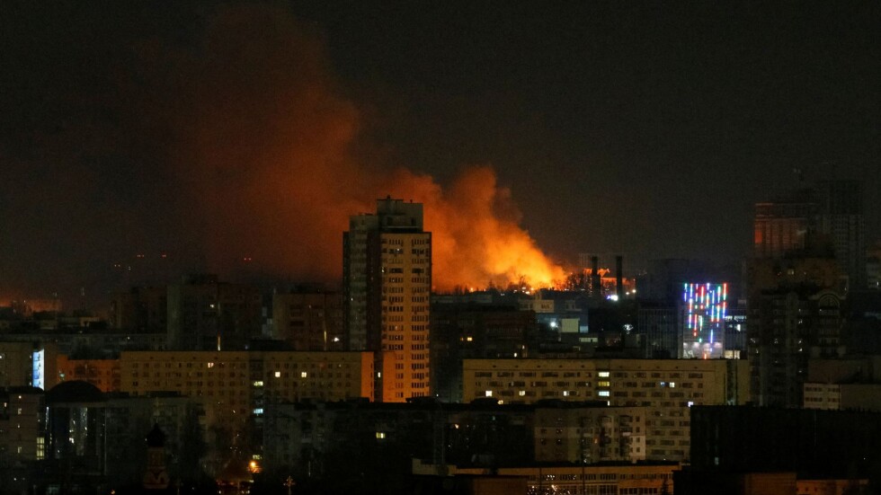 Трета сутрин Киев е разтърсен от взривове и обстрел