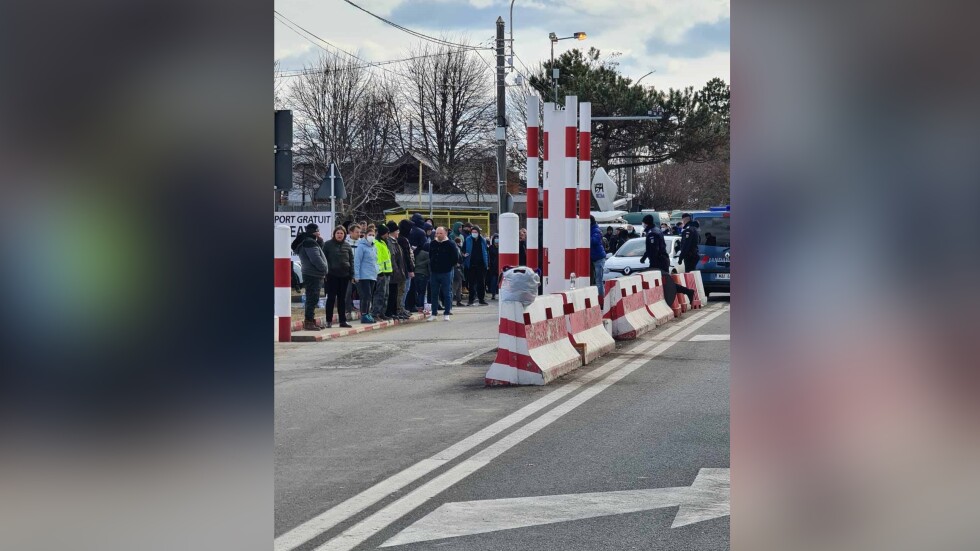 Струпване на украинци на границата с Румъния (СНИМКИ И ВИДЕО)