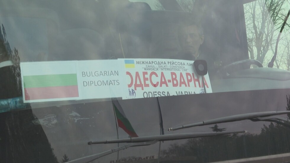 Първите автобуси с българи от Украйна пристигнаха у нас (ОБЗОР)