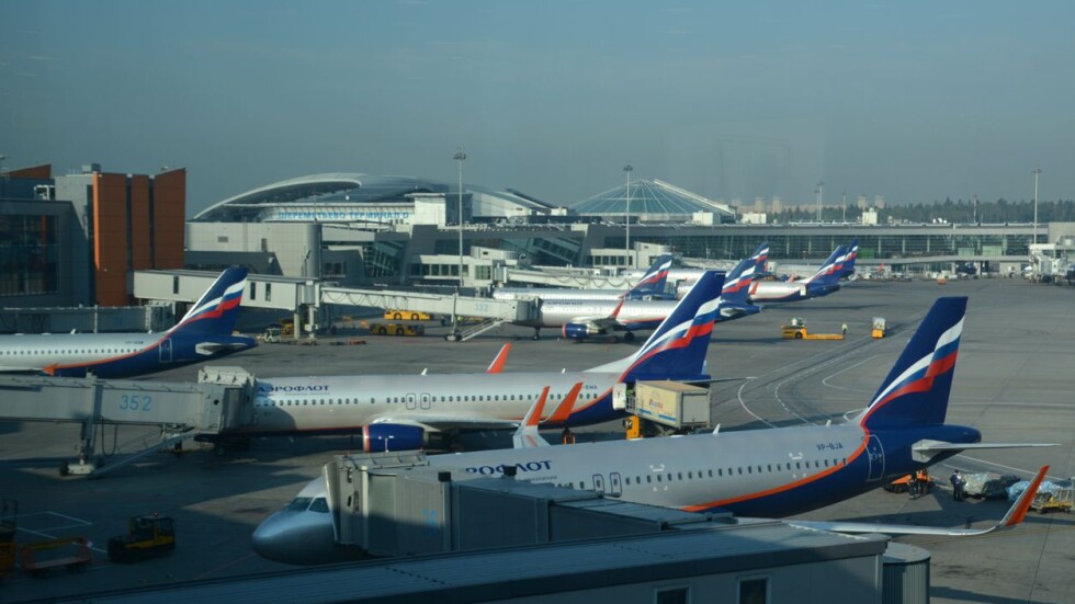 Десетки българи са блокирани на летището в Москва