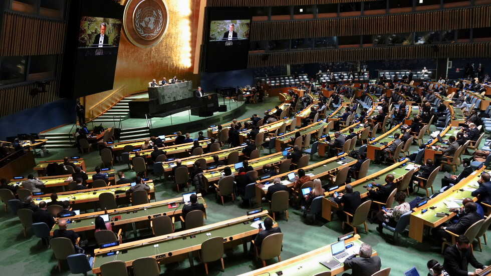 Изънредното Общо събрание на ООН призова за спиране на военните действия в Украйна