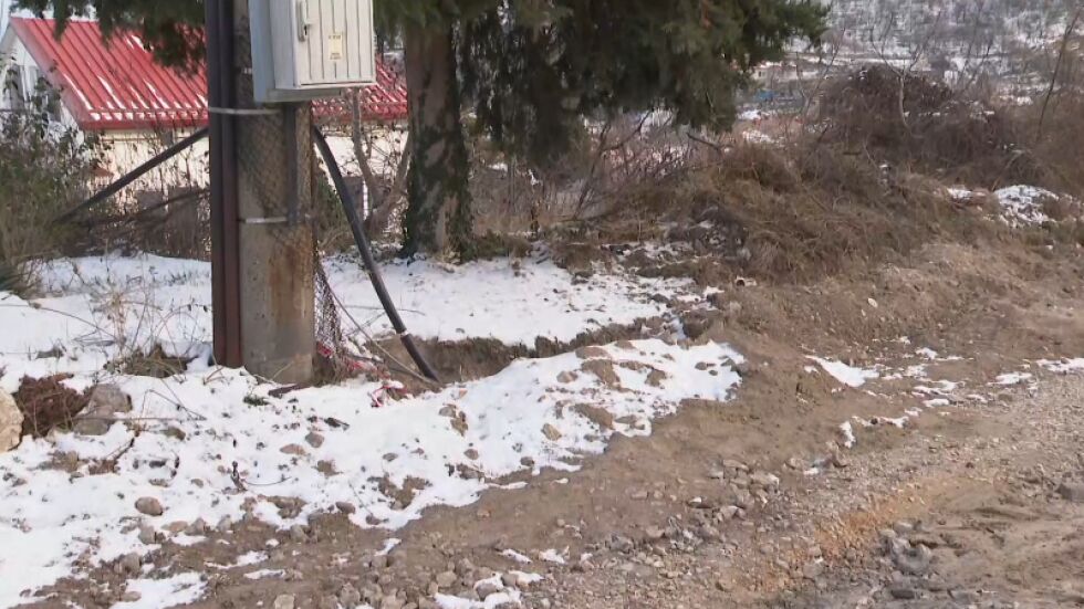 Заради ремонт на улични стълбове село Брестовица остана без ток и на студено