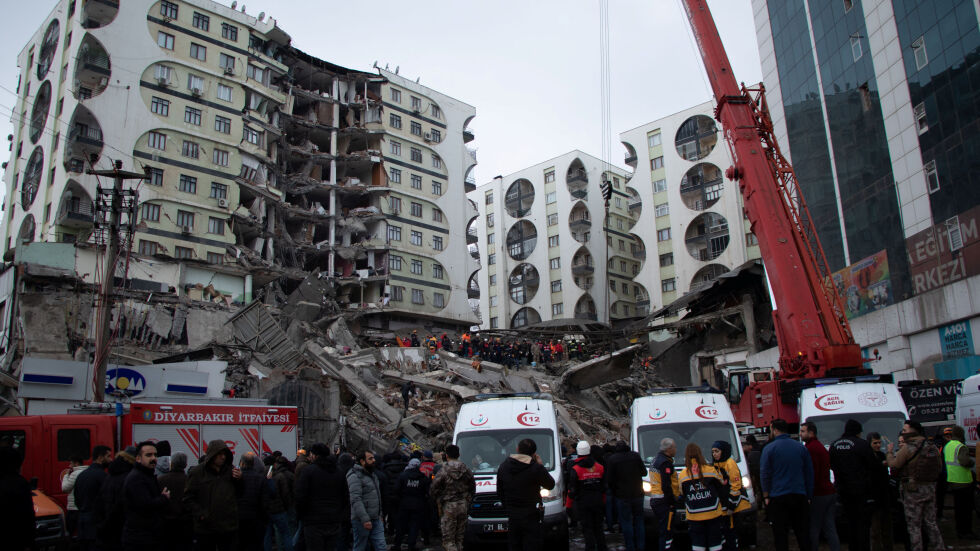 Турция обяви 7-дневен траур за жертвите на земетресенията