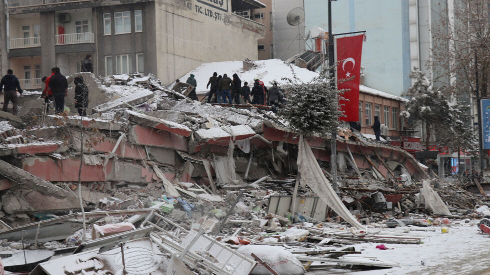 Земетресение разлюля Турция, паника в няколко окръга