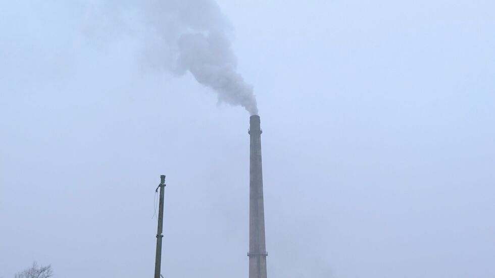 Сажди по улиците: ТЕЦ Габрово замърсява въздуха, но не топли