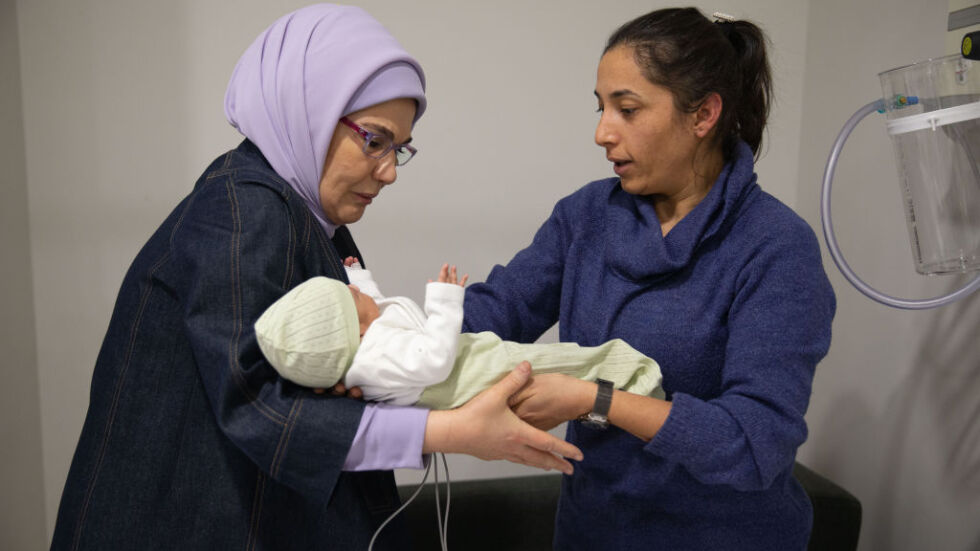 Спасени: 16 сърца на бебета туптят в болница в Анкара след земетресението (СНИМКИ)