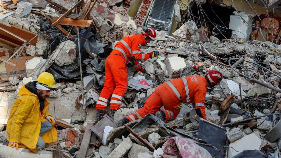 Български доброволци спасиха 31 пострадали в Турция след земетресението