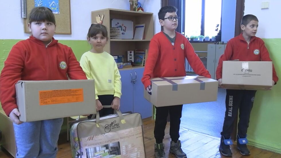 Деца помагат деца: Ученици събират пари и дрехи за връстниците си в Турция и Сирия