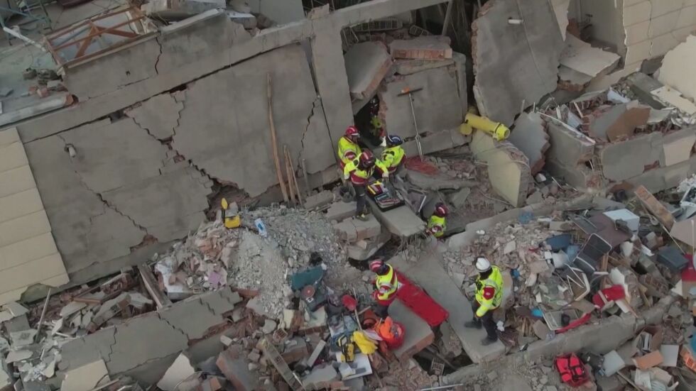След 212 часа под руините: 77-годишна жена бе спасена в Турция (ВИДЕО)