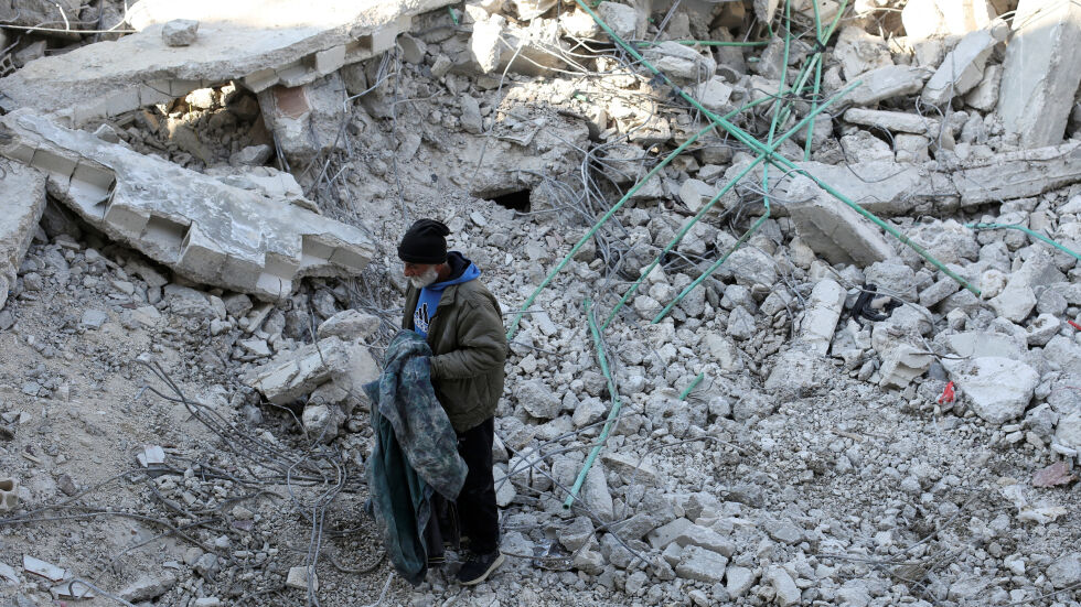 Живот, погребан в прахоляк: Надир Фадел от Сирия, който загуби всичко (ВИДЕО)