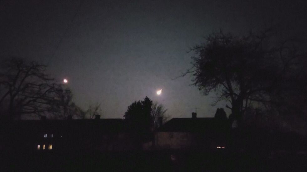 Метеор освети небето над Ламанша (ВИДЕО)