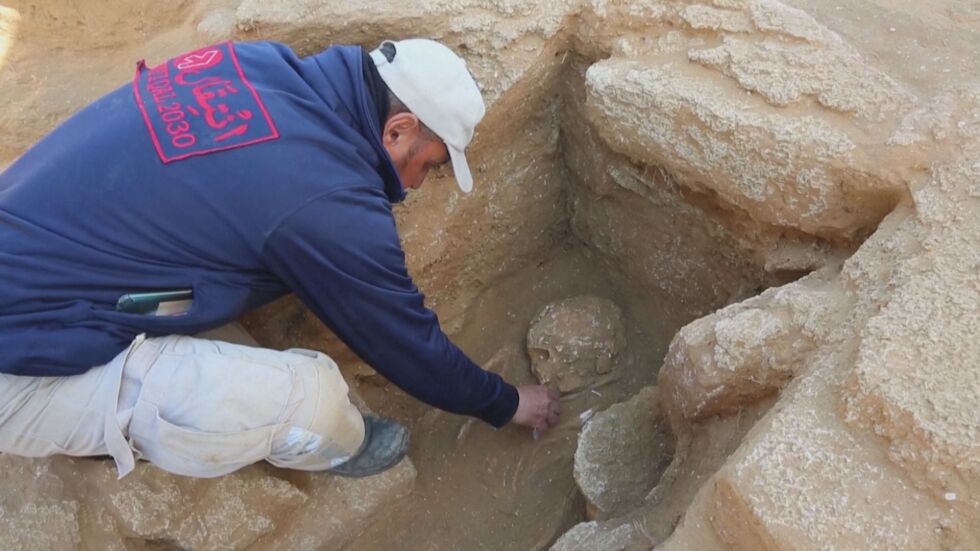 Откриха саркофаг на 2000-годишно гробище в ивицата Газа (ВИДЕО)