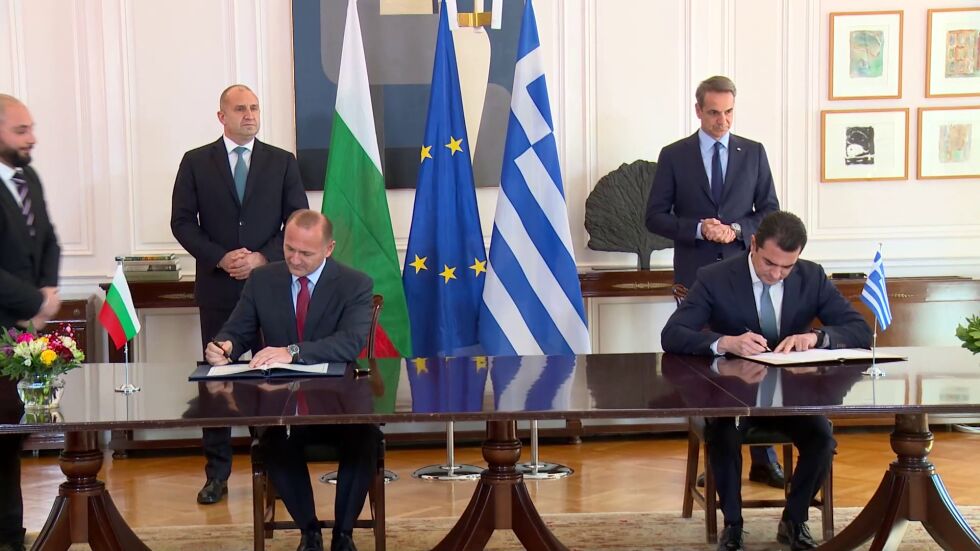 Радев и Мицотакис подписаха меморандум за петролопровод от Александруполис до Бургас