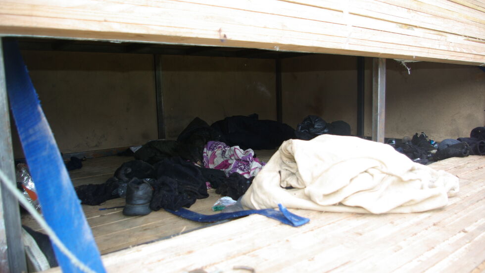 Четирима от обвиняемите за камиона ковчег остават в ареста