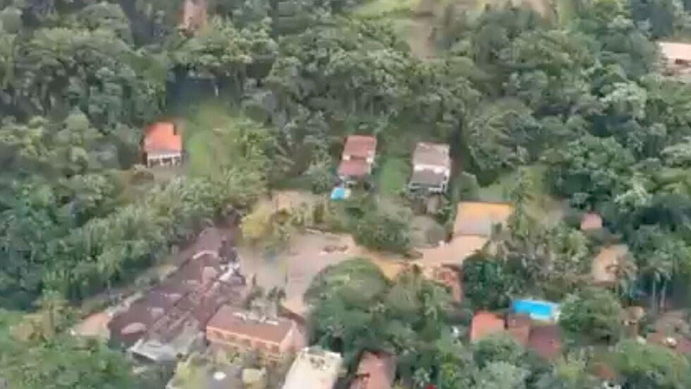 Наводнения и свлачища отмениха карнавала в Бразилия, най-малко 36 загинали (ВИДЕО)