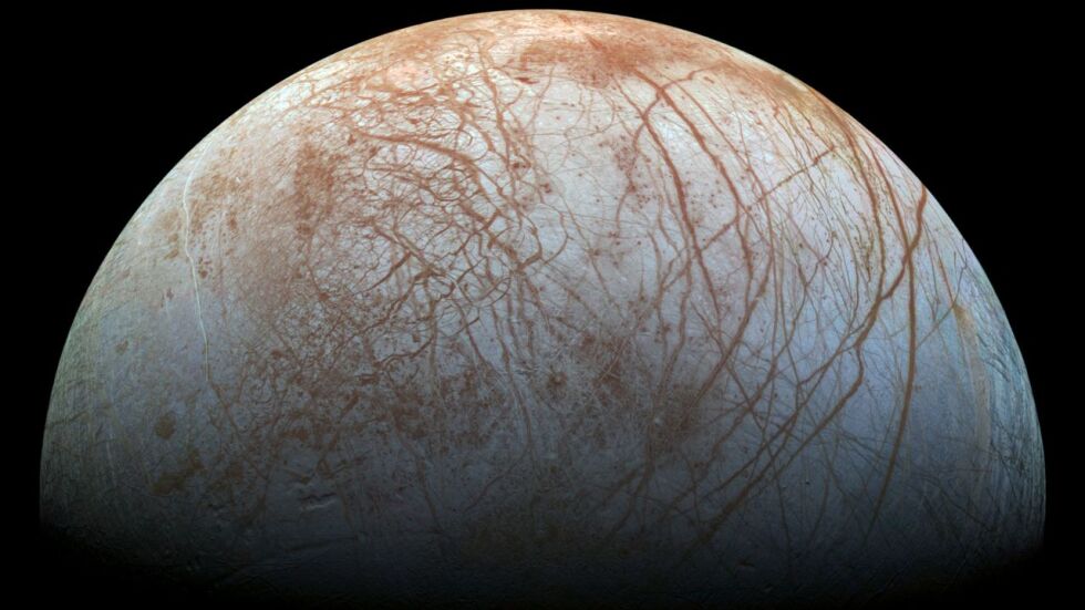 Живот извън Земята: Нов тип солен лед може да покрива луни на Юпитер и Нептун
