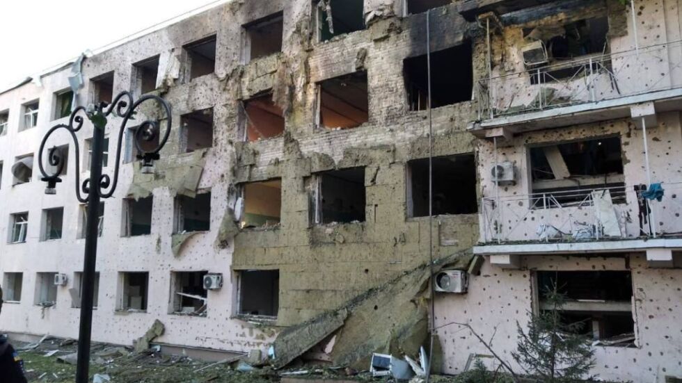 Украйна година по-късно: Всяка 10-а болница е пострадала от нападения (СНИМКИ)