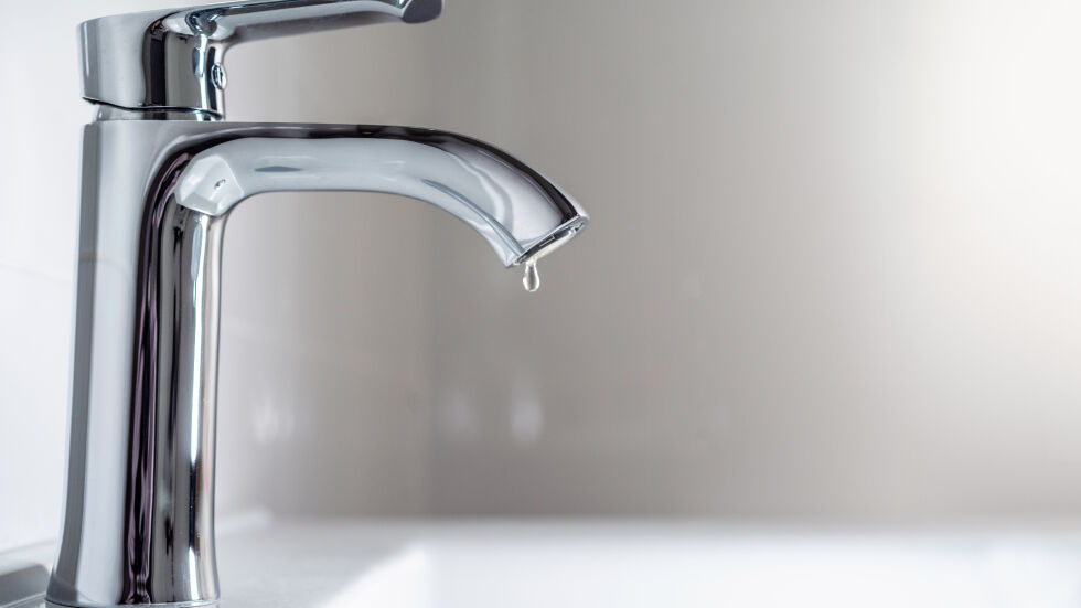 Незаконен водопровод остави без вода семейства в Перник близо две години