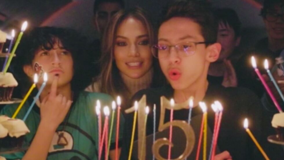Дженифър Лопес отпразнува 15-ия рожден ден на своите близнаци